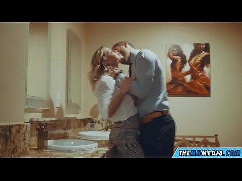 ❤️ جڏهن هڪ busty سنهري اوھان کي هڪ عوامي آرام روم ۾ seduces ️❌ جنس